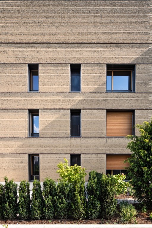 Groß (ERDEN_Buchs_Groffeldgasse_cbyHannoMackowitz-_HMA7221-min).jpeg