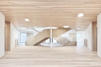 KINDERHAUS RANKWEIL MARKT_DOPPELTREPPE@CHRISTIAN SCHMOELZ ARCHITEKT-min.jpeg