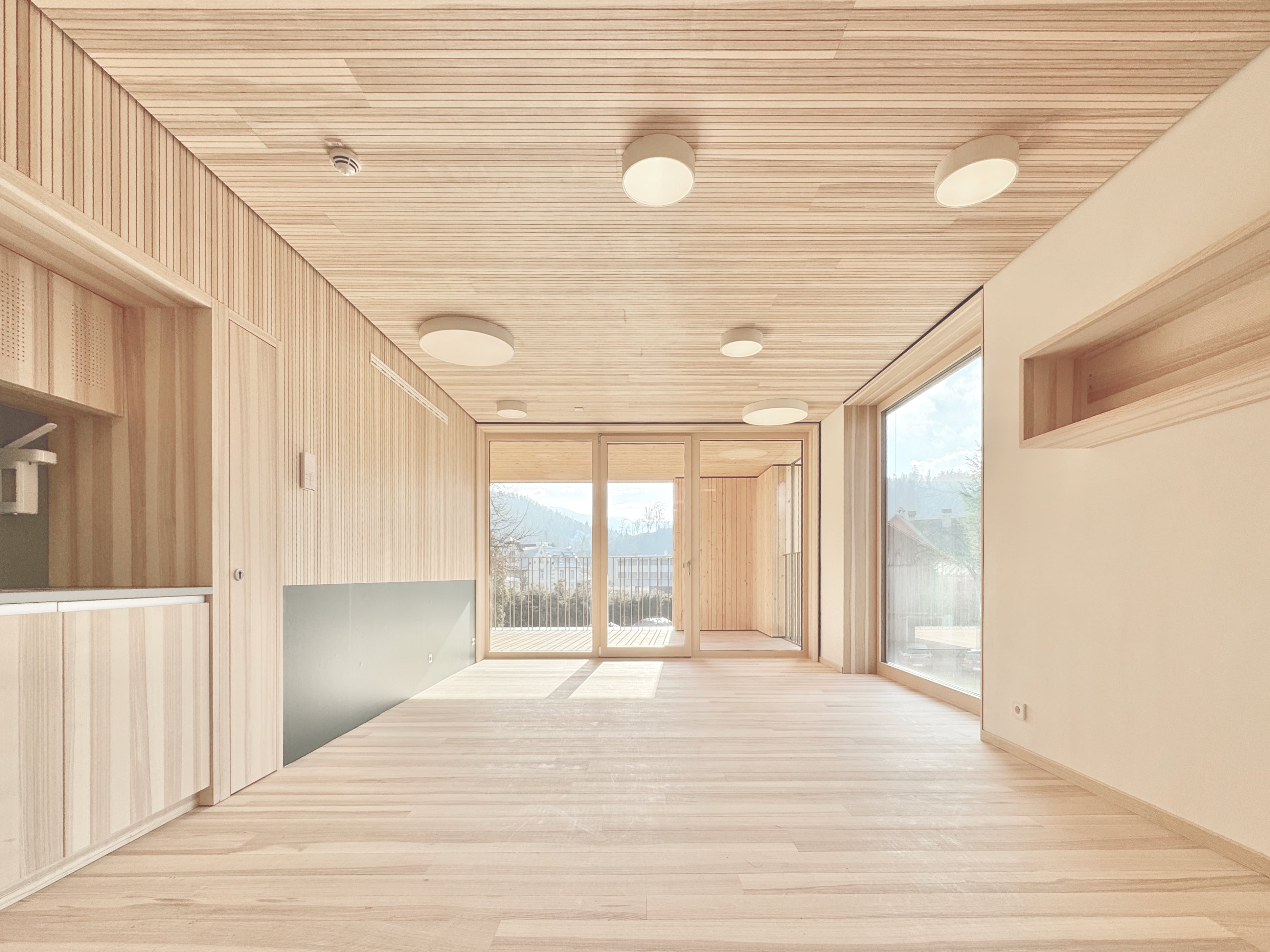 KINDERHAUS RANKWEIL MARKT_GRUPPE AUSSEN@CHRISTIAN SCHMOELZ ARCHITEKT-min.jpeg