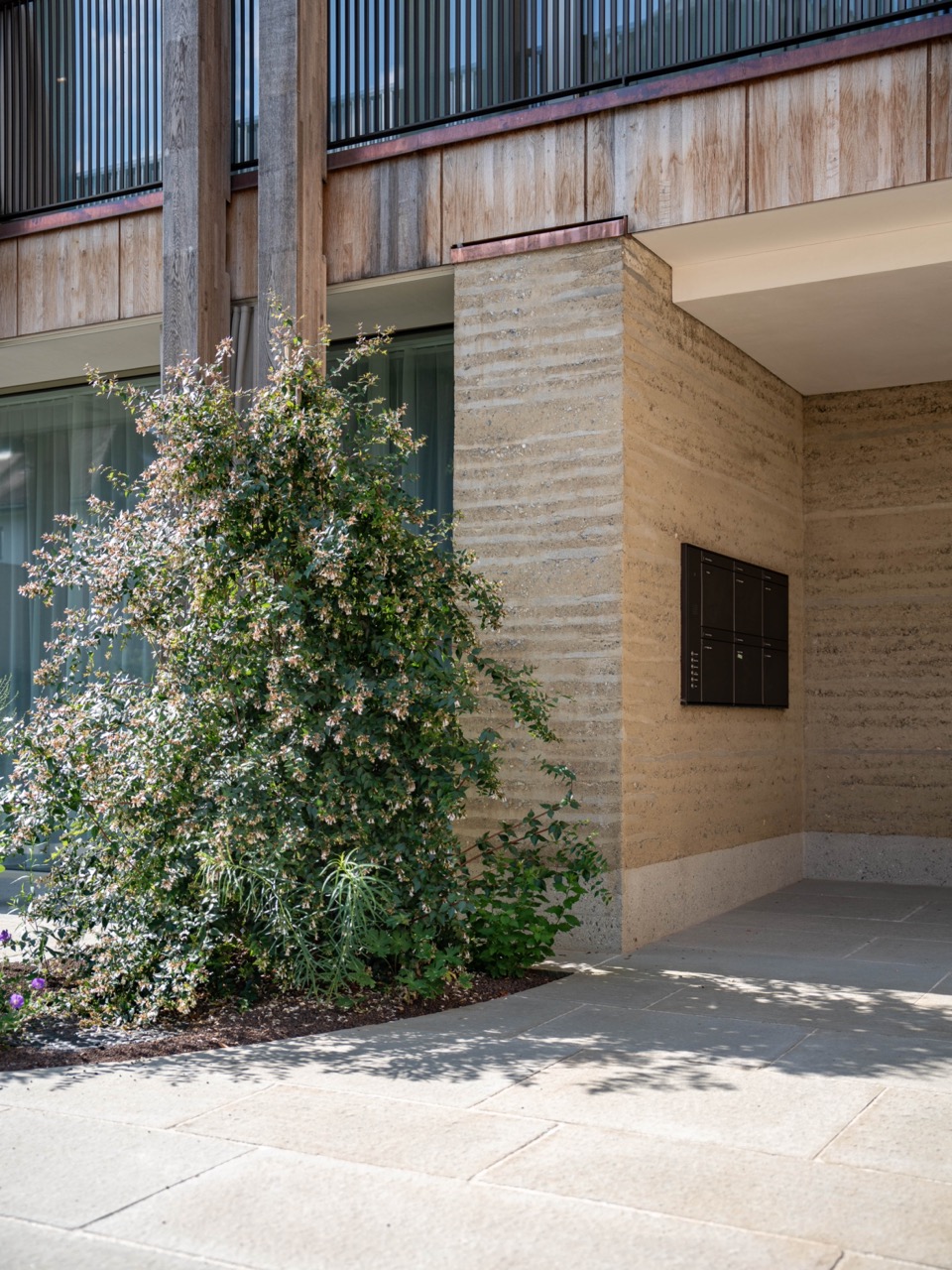 Groß (ERDEN_Buchs_Groffeldgasse_cbyHannoMackowitz-_HMA7161-min).jpeg