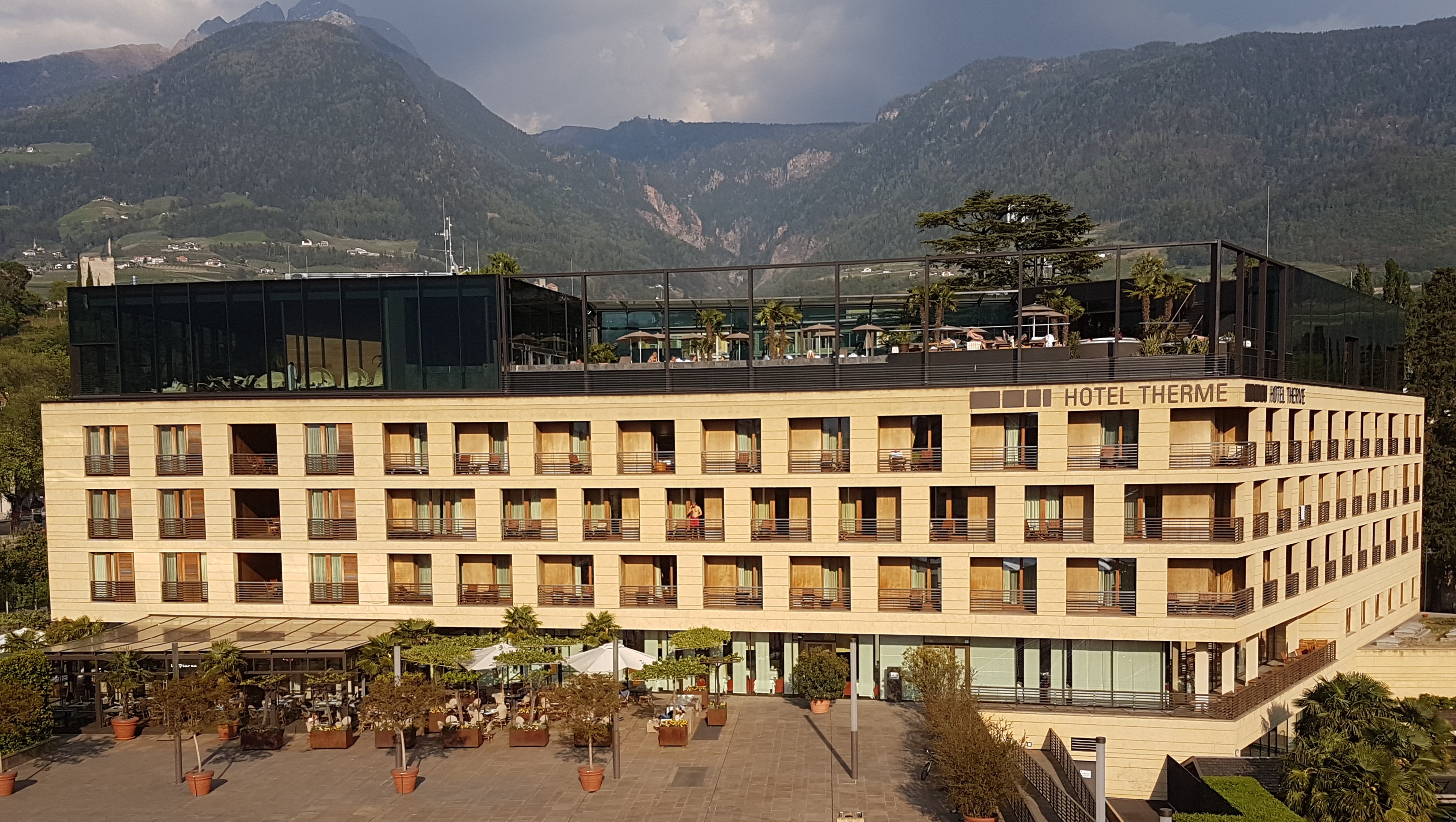 Aufstockung Hotel  Therme Meran.jpg