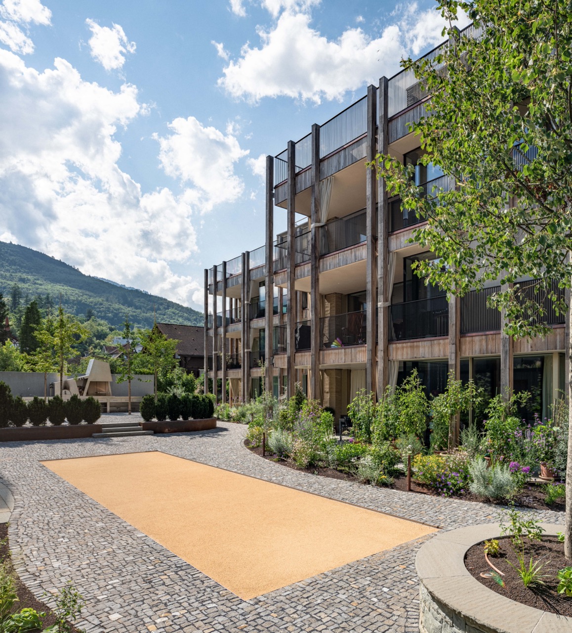 Groß (ERDEN_Buchs_Groffeldgasse_cbyHannoMackowitz-_HMA7105-min).jpeg