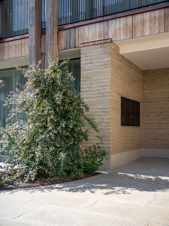 Groß (ERDEN_Buchs_Groffeldgasse_cbyHannoMackowitz-_HMA7161-min).jpeg