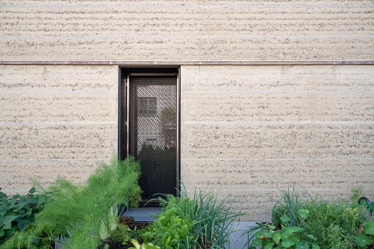 Groß (ERDEN_Buchs_Groffeldgasse_cbyHannoMackowitz-_HMA7178-min).jpeg